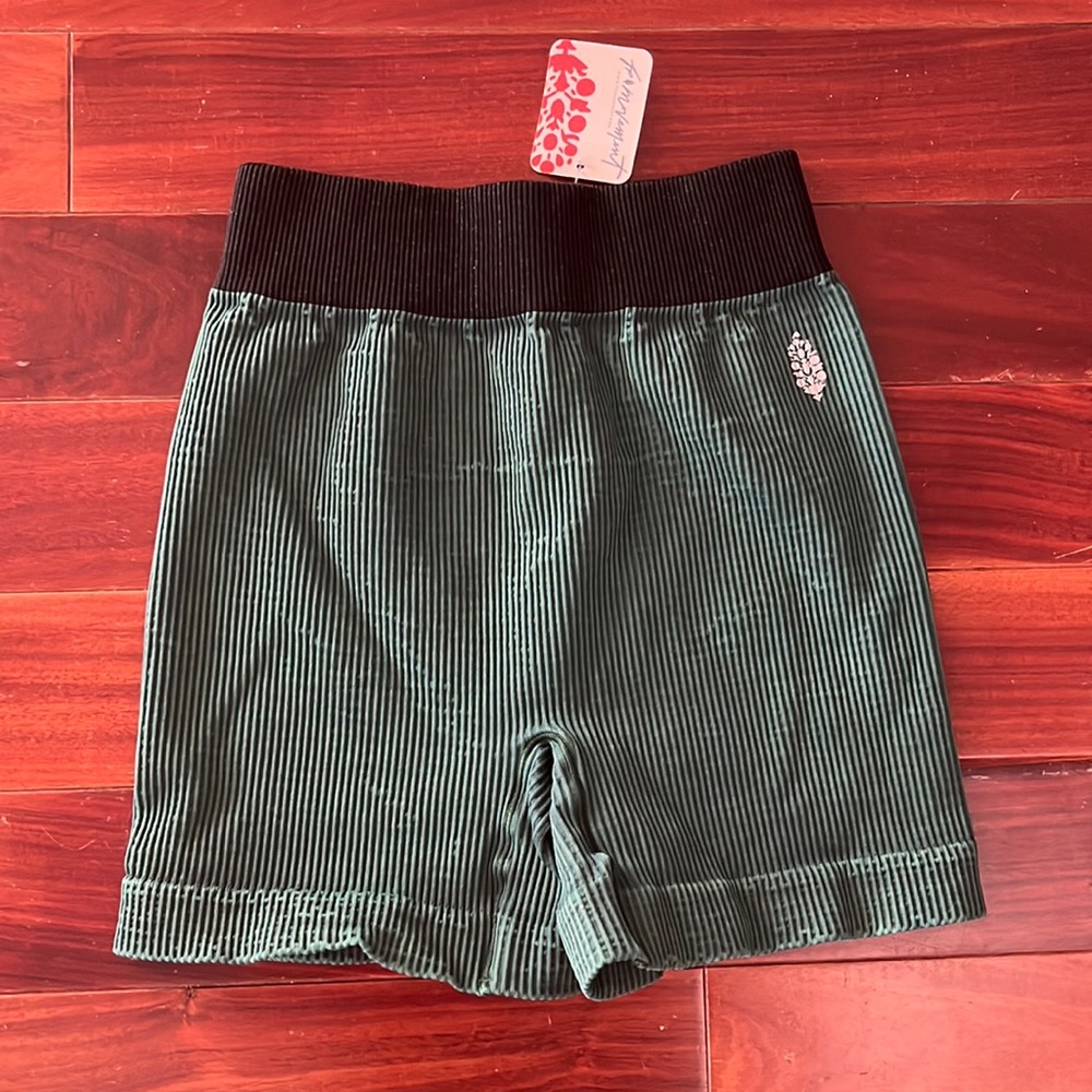 Free people movement seamless short